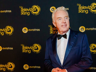 André van Duin brengt met nieuwe muziek ode aan zijn overleden echtgenoot