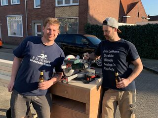 Bouwvakkers Guus en Peet winnen de DAB+ klusradio