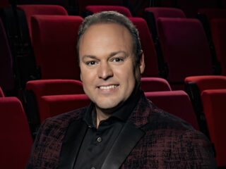 Frans Bauer opnieuw de theaters in