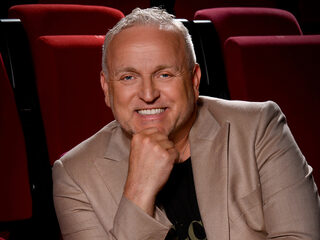 Gordon gooit al zijn zaken open