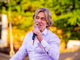 René Schuurmans ontvangt Platina Plaat voor 'Laat de zon in je hart'