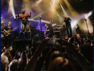 André en Roxeanne samen op het podium tijdens clubtour André Hazes