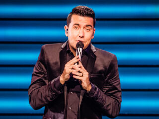 Jan Smit ontvangt bijzondere award voor 'Ik zing dit lied voor jou alleen'