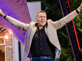 Marcel overvalt Jannes live in de uitzending: 'Mag ik je nieuwe single al draaien?'