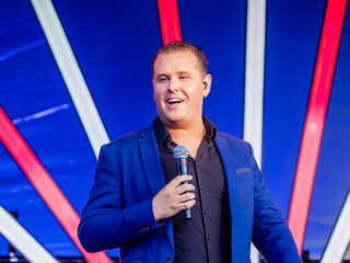 John West verrast met platina plaat voor 'Jouw blik'