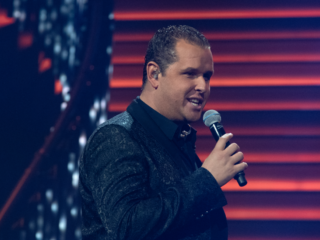 Kippenvel bij John West tijdens zijn optredens bij de Toppers