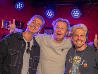 Mart en André verrassen Jan Paparazzi in de radiostudio