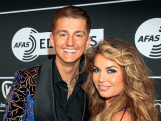 Mart Hoogkamer in duet met vriendin Jennifer