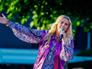 Monique Smit maakt liedje ter ere van haar zwangerschap