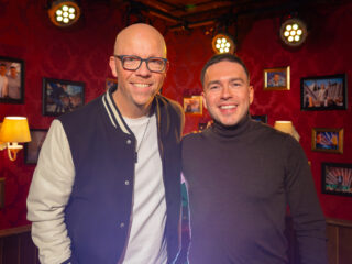 Kijk hier de optredens van Raymon Hermans terug!