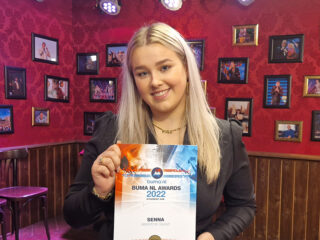 Senna wint Buma NL Award voor Grootste Talent