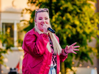 Senna: "Ik zou wel een liedje voor René Karst willen schrijven"