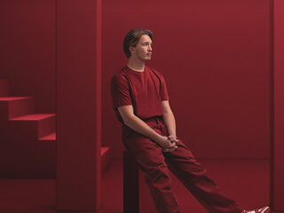 Snelle brengt om de dag nieuwe muziek uit