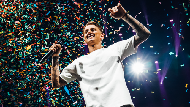 Kijk zaterdag naar 'Sterren in concert: Mart Hoogkamer in Ahoy'