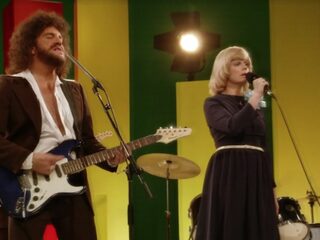 Hilarisch: TV Kantine persifleert de George Baker Selection met ‘Una Corona Drama’