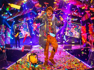 Met je huishouden in de polonaise tijdens de digitale 3 Uurkes Vurraf