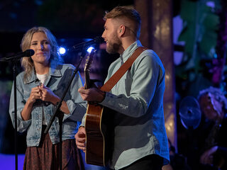 Suzan & Freek bezorgen kijkers kippenvel met 'Papa'