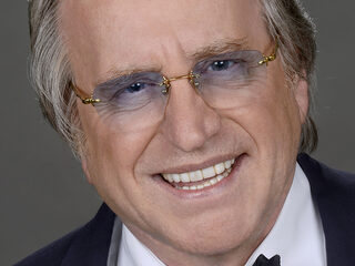 Lee Towers zingt hilarische parodie