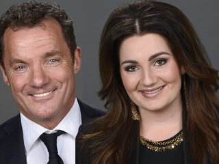 Sieneke en John de Bever door de modder