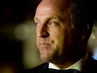 Gordon klimt in de pen en schrijft een sinterklaasboek