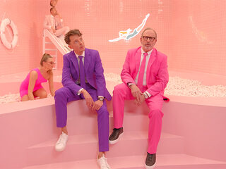 Lange Frans en Baas B steken ‘Suzanne’ van VOF de Kunst in een nieuw jasje