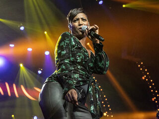 Edsilia Rombley in duet met Kenny B