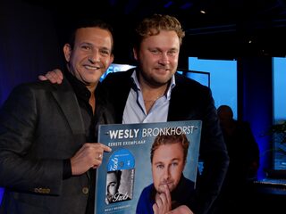 Najib Amhali reikt eerste album Wesly Bronkhorst uit