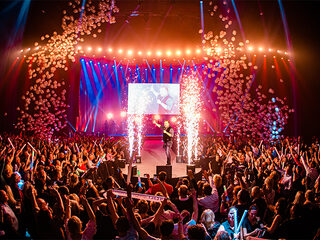 Wesly Bronkhorst geeft ‘show van het jaar’ in een afgeladen AFAS Live