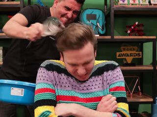 Jan Smit mept op Youtube met vis tijdens 'Jantje-challenge'