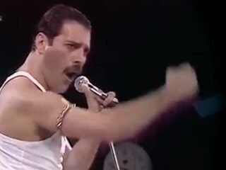 Hilarisch: Rocklegende Freddie Mercury zingt Oerend Hard van Normaal