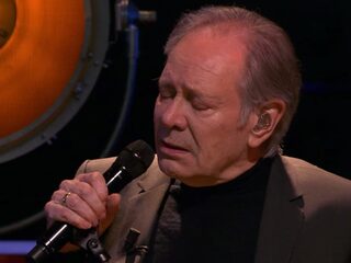 Prachtig: Rob de Nijs maakt veel indruk met optreden bij DWDD