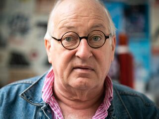 Youp van ‘t Hek in het ziekenhuis vanwege het coronavirus