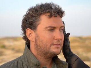 Tino Martin showt backstagebeelden bij clipopname nieuwe single