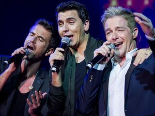 Jan Smit kruipt in de rol van cupido voor KLUBBB3