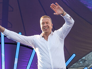 Jan Smit schrijft nummer voor Jannes