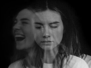 Debuutalbum Maan komt binnen op nummer 1