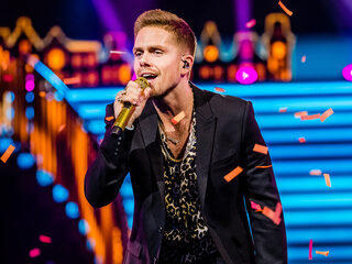 André Hazes kondigt derde concert op hilarische wijze aan