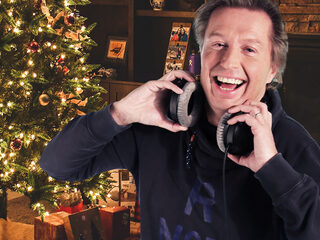 Wat doen de sterren tijdens Kerst? Jan Paparazzi zoekt het uit!