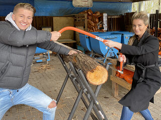 Mart en Emilie aan de slag op de zorgboerderij in de laatste Sterren met een Missie