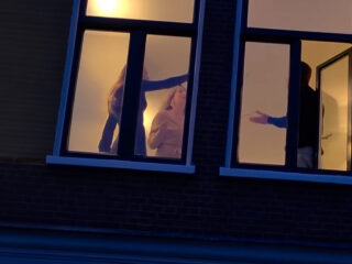 Menzo Kortland gaat viral na stunt met 'ruziënde buren'