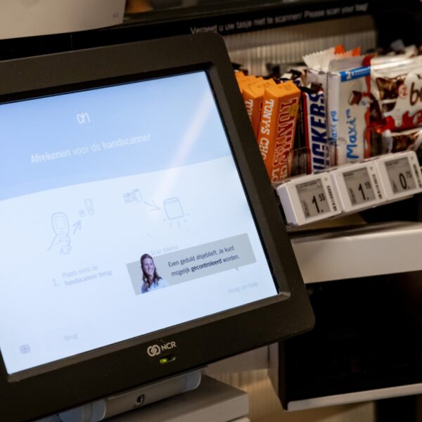 'Stel minimumleeftijd in voor werken bij zelfscankassa'