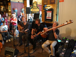 The Analogues – ticket to ride – op de fiets naar Oekraïne voor War Child