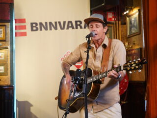 Lebbis & Jansen en Sam Bettens blikken terug op Pinkpop 1998