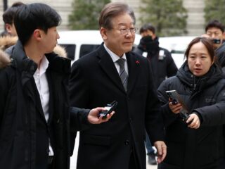 Aanval op oppositieleider in Zuid-Korea: politieke klimaat onder de loep