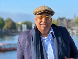 Theatermaker John Leerdam: 'Meer aandacht voor successen van huidige en nieuwe generatie'