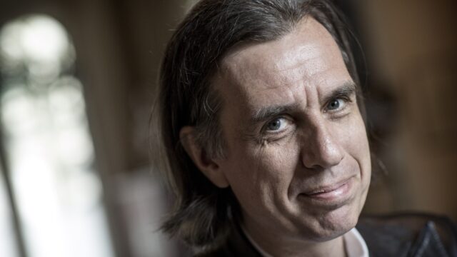 Psychiater Dirk de Wachter: 'De mens heeft behoefte aan verbinding en aanraking, ik noem dat strelingstreven'