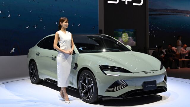 Chinees bedrijf BYD verkoopt meer elektrische auto's dan Tesla in afgelopen kwartaal: 'Ze worden goedkoper'